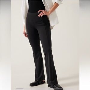 ATHLETA DELANCEY Flare Leg Black Pants with back zippered pockets Size XSmall
